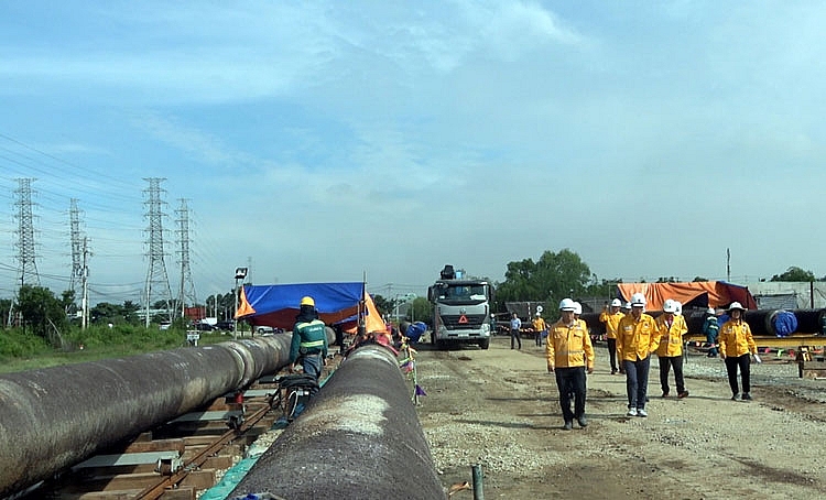 Tổng giám đốc PV GAS kiểm tra thực địa tại công trường và rà soát tiến độ thi công giai đoạn 2   Dự án Nam Côn Sơn 2