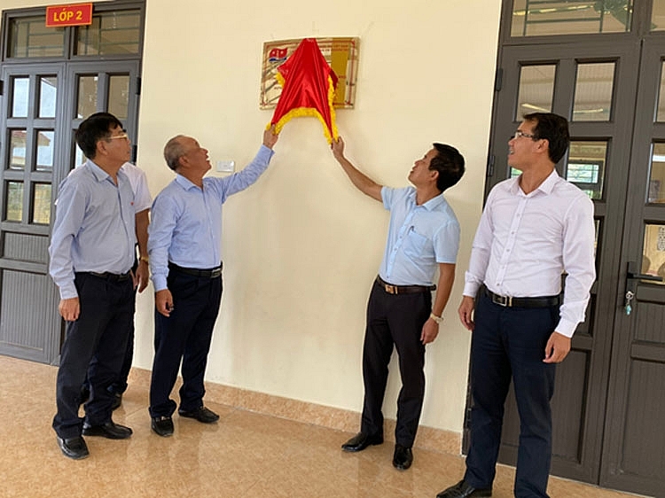 Lễ gắn biển khánh thành công trình tại xã Kim Quan, huyện Yên Sơn, tỉnh Tuyên Quang 4319-tuyen-quang