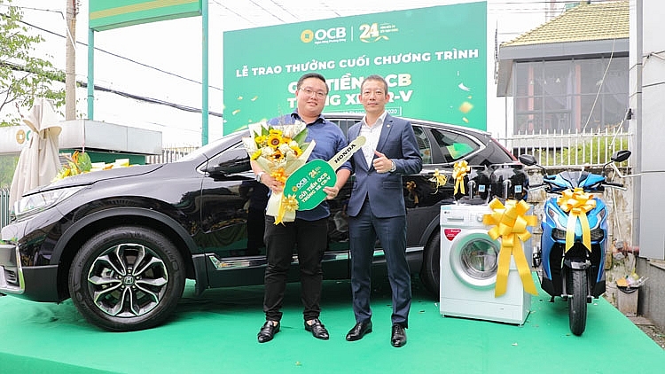 OCB trao thưởng xe ô tô CRV cho khách hàng tại Bình Dương