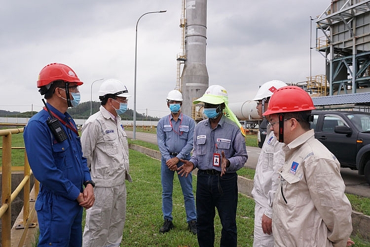 Các đơn vị thuộc Tập đoàn Dầu khí Việt Nam chủ động ứng phó bão số 9 ở cấp độ cao nhất Các đơn vị thuộc Tập đoàn Dầu khí Việt Nam chủ động ứng phó bão số 9 ở cấp độ cao nhất