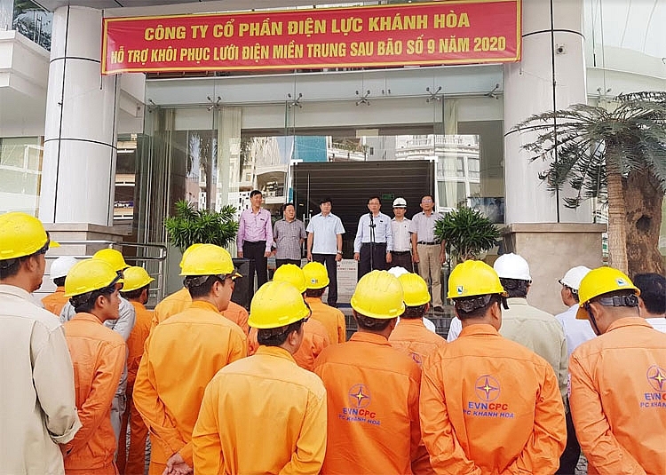 Điện lực Khánh Hòa ra quân hỗ trợ khôi phục lưới điện 2 tỉnh Quảng Ngãi, Quảng Nam sau bão số 9 Điện lực Khánh Hòa ra quân hỗ trợ khôi phục lưới điện 2 tỉnh Quảng Ngãi, Quảng Nam sau bão số 9