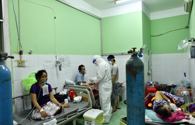 Bệnh viện Bãi Cháy: Cuộc chiến giành giật sự sống nơi tâm dịch Bình Dương Bệnh viện Bãi Cháy: Cuộc chiến giành giật sự sống nơi tâm dịch Bình Dương