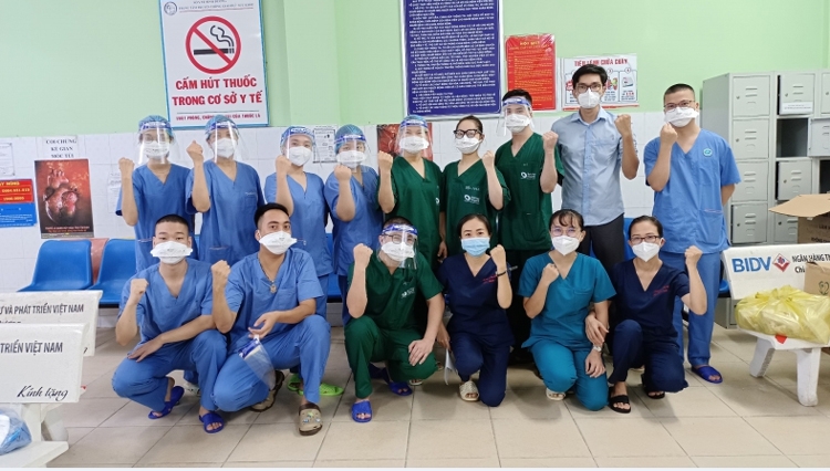 Bệnh viện Bãi Cháy: Cuộc chiến giành giật sự sống nơi tâm dịch Bình Dương Bệnh viện Bãi Cháy: Cuộc chiến giành giật sự sống nơi tâm dịch Bình Dương