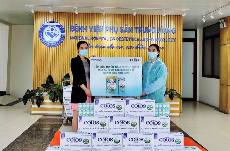 50.000 sản phẩm dinh dưỡng được Vinamilk ColosGold trao tặng cho con em y bác sĩ tuyến đầu 50.000 sản phẩm dinh dưỡng được Vinamilk ColosGold trao tặng cho con em y bác sĩ tuyến đầu