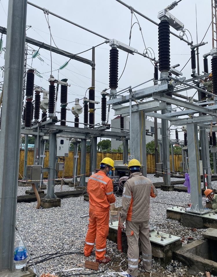 PC Hà Nam đảm bảo vận hành hệ thống điện ổn định trước diễn biến bất thường của thời tiế PC Hà Nam đảm bảo vận hành hệ thống điện ổn định trước diễn biến bất thường của thời tiế