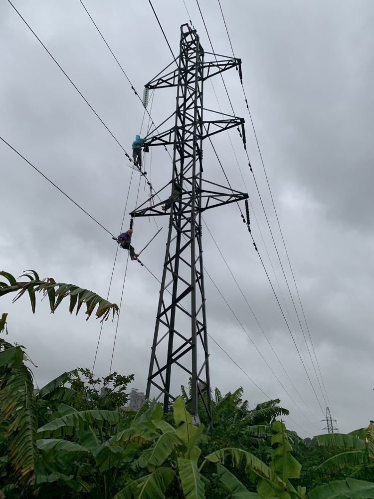 PC Hà Nam đảm bảo vận hành hệ thống điện ổn định trước diễn biến bất thường của thời tiế PC Hà Nam đảm bảo vận hành hệ thống điện ổn định trước diễn biến bất thường của thời tiế