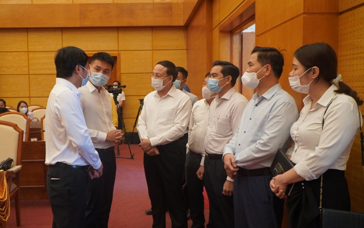Giải mã thành công của Quảng Ninh trong thu hút đầu tư: Bài 1: Hấp dẫn nhà đầu tư nhờ quyết liệt cải cách hành chính Giải mã thành công của Quảng Ninh trong thu hút đầu tư: Bài 1: Hấp dẫn nhà đầu tư nhờ quyết liệt cải cách hành chính