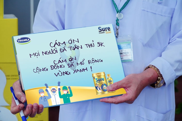Vinamilk Sure Prevent Gold tri ân bác sỹ tuyến đầu, những “vùng xanh hy vọng” trong đại dịch Vinamilk Sure Prevent Gold tri ân bác sỹ tuyến đầu, những “vùng xanh hy vọng” trong đại dịch