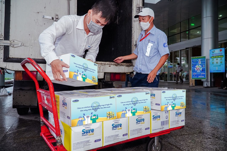 Vinamilk Sure Prevent Gold tri ân bác sỹ tuyến đầu, những “vùng xanh hy vọng” trong đại dịch Vinamilk Sure Prevent Gold tri ân bác sỹ tuyến đầu, những “vùng xanh hy vọng” trong đại dịch