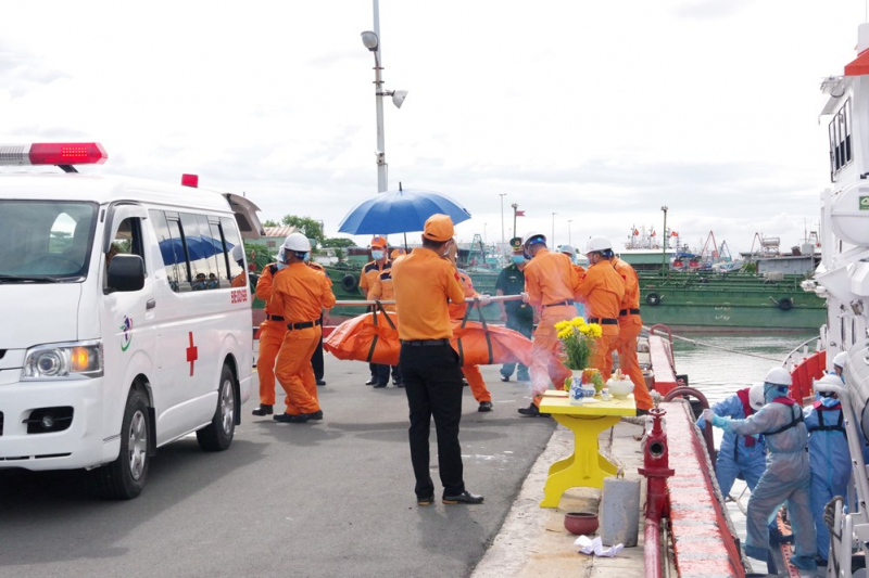 Quá trình cứu nạn và tiếp nhận 13 thi thể thuyền viên tàu Wu Zhou 8 bị nạn trên biển -0