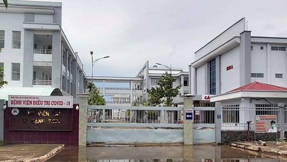 Bệnh viện 200 tỉ xây xong rồi để đó, gần 200 nhân viên không có việc để làm