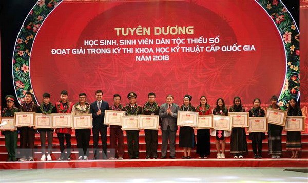 tuyen duong 166 hoc sinh sinh vien dan toc thieu so xuat sac