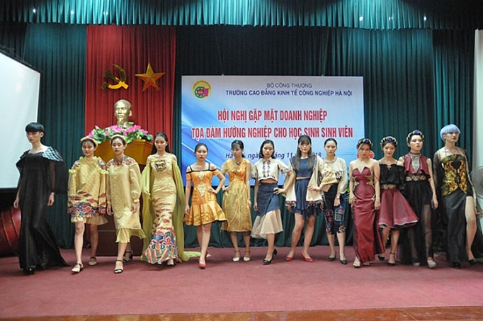 Trường cao đẳng Kinh tế Công nghiệp Hà Nội: Đổi mới toàn diện công tác đào tạo doi moi toan dien cong tac dao tao