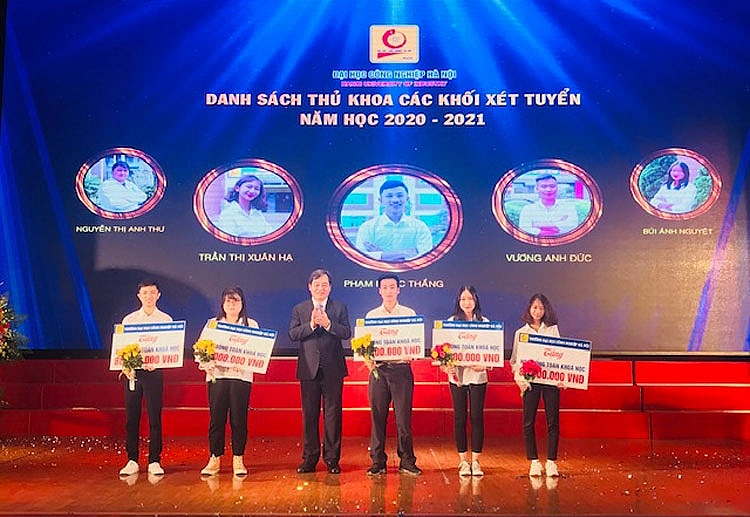 Trường Đại học Công nghiệp Hà Nội: Hướng tới xây dựng mô hình đại học thông minh Trường Đại học Công nghiệp Hà Nội: Hướng tới xây dựng mô hình đại học thông minh