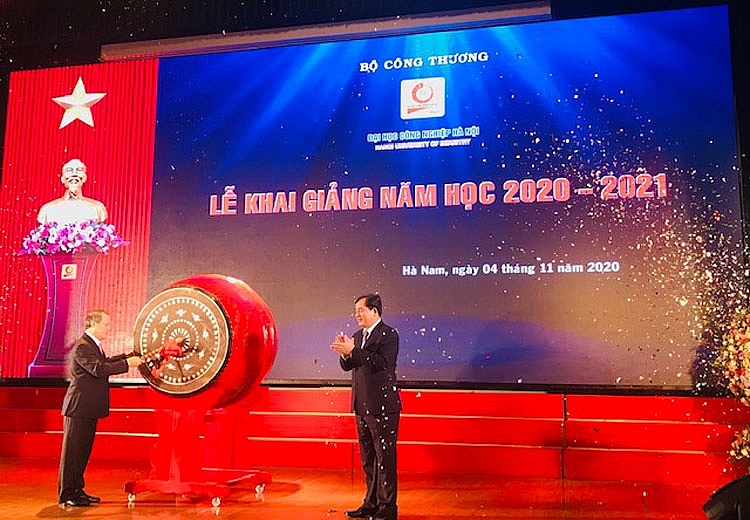 Trường Đại học Công nghiệp Hà Nội: Hướng tới xây dựng mô hình đại học thông minh Trường Đại học Công nghiệp Hà Nội: Hướng tới xây dựng mô hình đại học thông minh