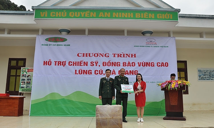 VEAM chung tay hỗ trợ người yếu thế và các chiến sỹ vùng biên giới Hà Giang VEAM chung tay hỗ trợ người yếu thế và các chiến sỹ vùng biên giới Hà Giang
