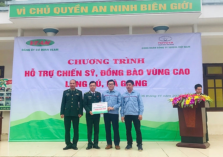 VEAM chung tay hỗ trợ người yếu thế và các chiến sỹ vùng biên giới Hà Giang VEAM chung tay hỗ trợ người yếu thế và các chiến sỹ vùng biên giới Hà Giang