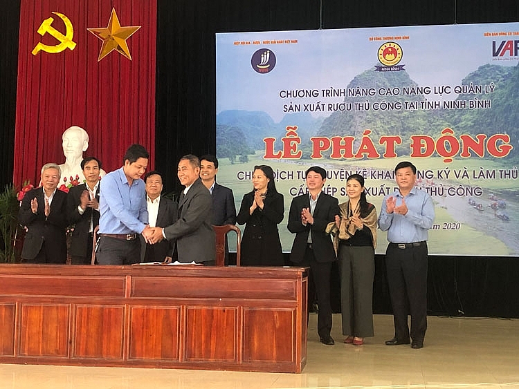 Tăng cường năng lực quản lý rượu thủ công Tăng cường năng lực quản lý rượu thủ công