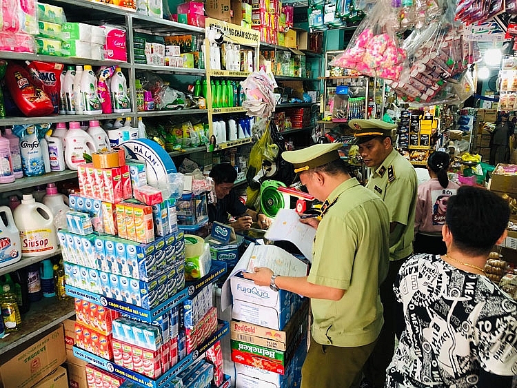 QLTT Bình Phước: Kiểm tra từng cửa hàng, cơ sở kinh doanh thuốc lá nhập lậu nhỏ lẻ QLTT Bình Phước: Kiểm tra từng cửa hàng, cơ sở kinh doanh thuốc lá nhập lậu nhỏ lẻ