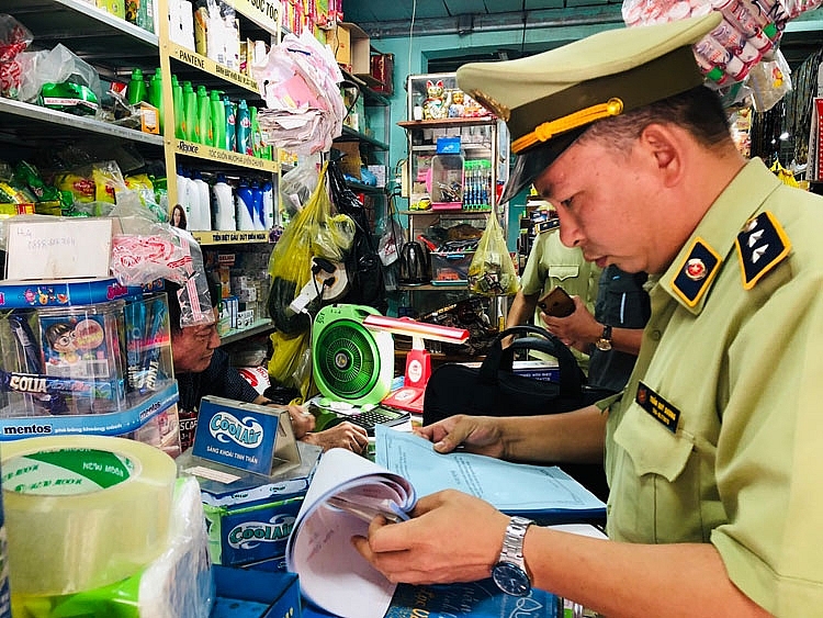 QLTT Bình Phước: Kiểm tra từng cửa hàng, cơ sở kinh doanh thuốc lá nhập lậu nhỏ lẻ QLTT Bình Phước: Kiểm tra từng cửa hàng, cơ sở kinh doanh thuốc lá nhập lậu nhỏ lẻ