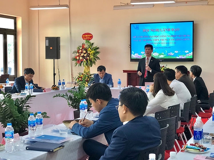 Đại học Công nghiệp Việt – Hung: Đẩy mạnh tư vấn, hướng nghiệp cho học sinh Trung học phổ thông
