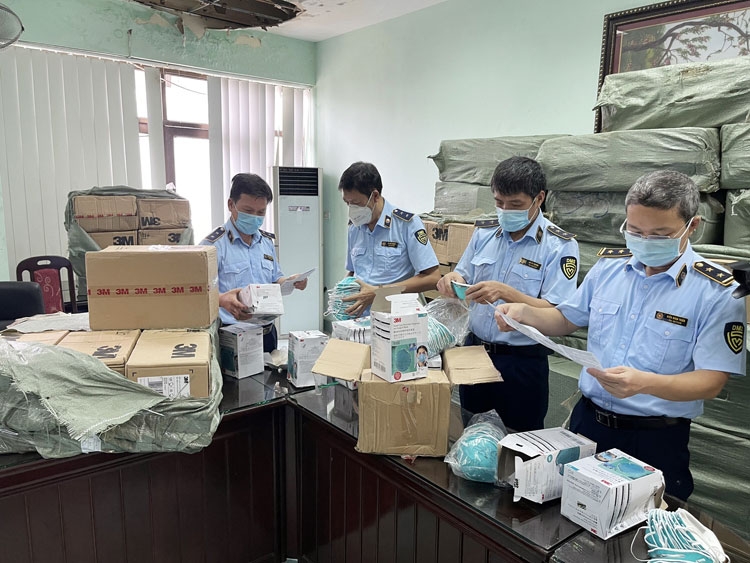 Hà Nội chống buôn lậu, gian lận thương mại: Tập trung "đánh" vào địa bàn, lĩnh vực trọng điểm Hà Nội chống buôn lậu, gian lận thương mại: Tập trung "đánh" vào địa bàn, lĩnh vực trọng điểm