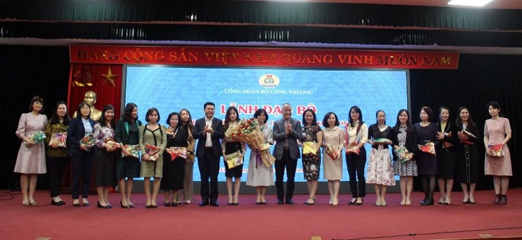 Hoạt động nữ công tại Công đoàn Bộ Công Thương: nâng cao vai trò, vị thế của phụ nữ trong thời kỳ mới Hoạt động nữ công tại Công đoàn Bộ Công Thương: nâng cao vai trò, vị thế của phụ nữ trong thời kỳ mới