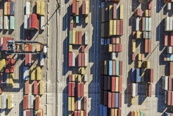 Xuất khẩu hàng hóa trung gian của thế giới tăng 47%