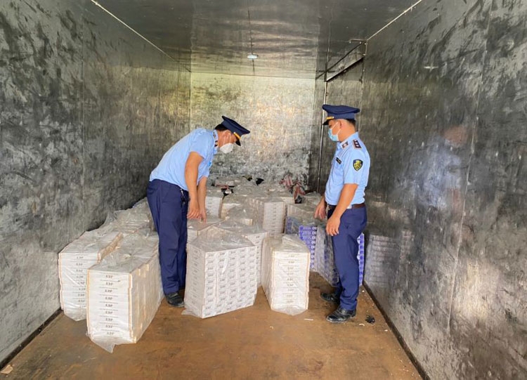 Thuốc lá lậu "nóng" dịp cuối năm Thuốc lá lậu "nóng" dịp cuối năm