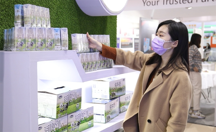 Vinamilk đưa sữa tươi Organic với “tiêu chuẩn kép” đến triển lãm quốc tế hàng đầu tại Thượng Hải Vinamilk đưa sữa tươi Organic với “tiêu chuẩn kép” đến triển lãm quốc tế hàng đầu tại Thượng Hải