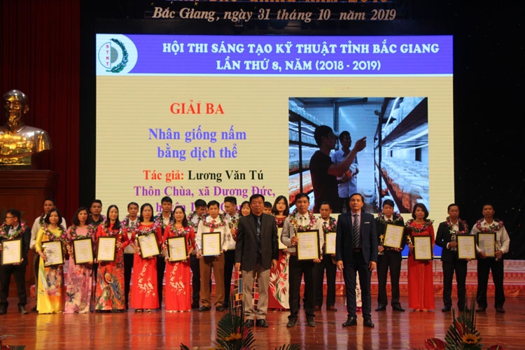 Người kỹ sư tâm huyết với Đông trùng hạ thảo Người kỹ sư tâm huyết với Đông trùng hạ thảo