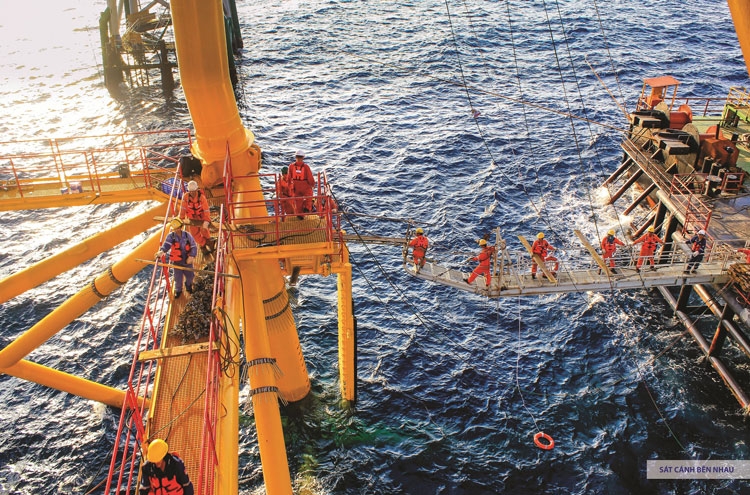Petrovietnam về đích trước 42 ngày chỉ tiêu khai thác dầu trong nước Petrovietnam về đích trước 42 ngày chỉ tiêu khai thác dầu trong nước