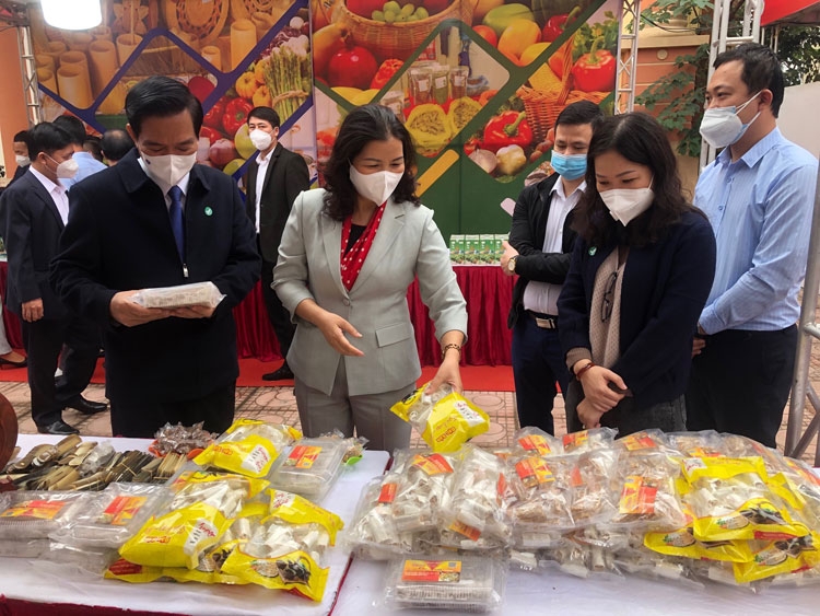 Hơn 100 gian hàng tham gia tại Tuần hàng Việt huyện Ba Vì 2021 Hơn 100 gian hàng tham gia tại Tuần hàng Việt huyện Ba Vì 2021