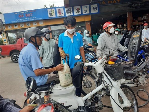 Bộ Công Thương lên tiếng về thông tin 'cấm mua xăng bằng can, chai' hình ảnh 1 Bo Cong Thuong len tieng ve thong tin 'cam mua xang bang can, chai' hinh anh 1