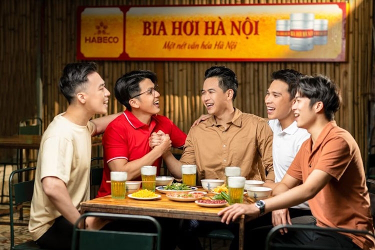 Bia hơi Hà Nội - Từ thành tựu sáng tạo của người Việt đến nét văn hóa riêng xứ kinh kỳ Bia hơi Hà Nội - Từ thành tựu sáng tạo của người Việt đến nét văn hóa riêng xứ kinh kỳ
