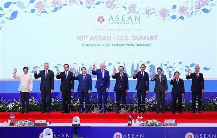 Trưởng đoàn các nước ASEAN và Tổng thống Mỹ Joe Biden chụp ảnh chung. Ảnh: TTXVN
