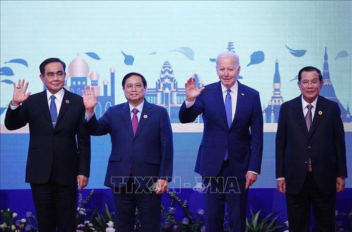 Trưởng đoàn các nước ASEAN và Tổng thống Mỹ Joe Biden chụp ảnh chung. Ảnh: TTXVN