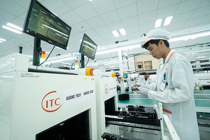 thay gi tu viec vingroup san xuat dien thoai o to