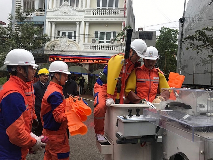 EVNNPC ứng dụng công nghệ hiện đại sửa chữa điện nóng evnnpc ung dung cong nghe hien dai vao sua chua dien nong