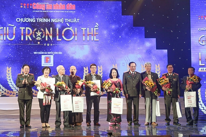 ky niem 72 nam xay dung va truong thanh bao cong an nhan dan