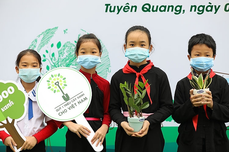 Vinamilk hoàn thành mục tiêu trồng hơn 1,1 triệu cây xanh cho Việt Nam trong năm 2020 Vinamilk hoàn thành mục tiêu trồng hơn 1,1 triệu cây xanh cho Việt Nam trong năm 2020