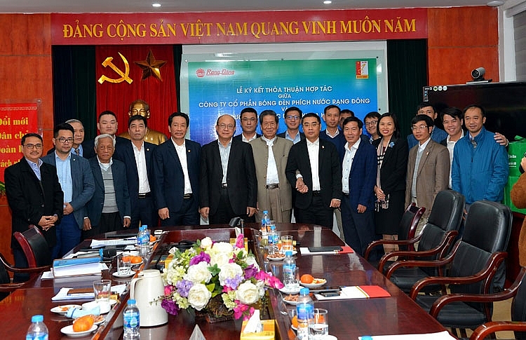 Công ty CP Bóng đèn Phích nước Rạng Đông ký thỏa thuận hợp tác với Trường Đại học Bách khoa Hà Nội Công ty CP Bóng đèn Phích nước Rạng Đông ký thỏa thuận hợp tác với Trường Đại học Bách khoa Hà Nội
