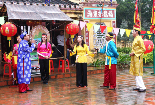 Bảo tồn và phát huy giá trị di sản văn hóa phi vật thể nghệ thuật Bài chòi bao ton va phat huy gia tri di san van hoa phi vat the nghe thuat bai choi