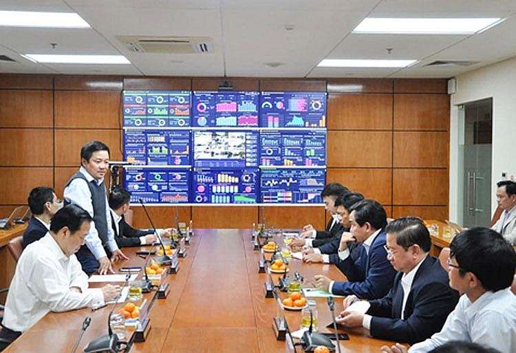 Xây dựng và phát triển VNPT thành tập đoàn kinh tế nhà nước mạnh, năng động, hiệu quả. Xây dựng và phát triển VNPT thành tập đoàn kinh tế nhà nước mạnh, năng động, hiệu quả.