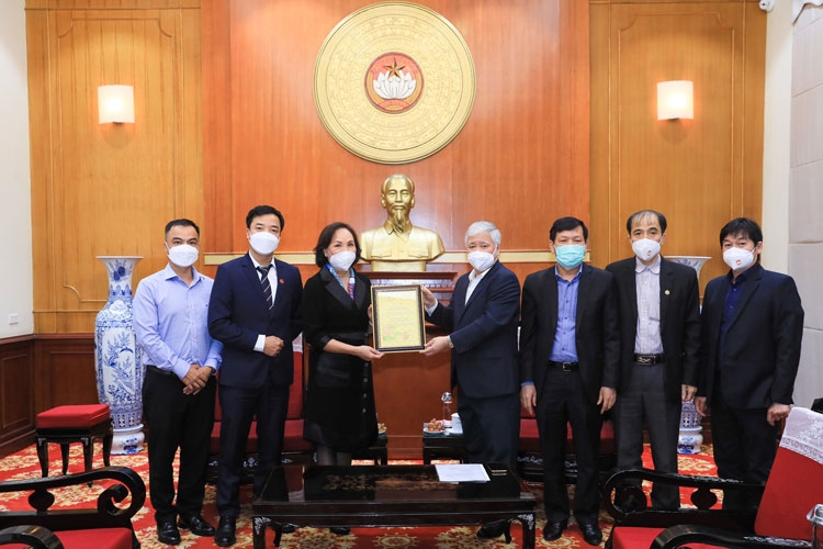 Tập đoàn BJC Thái Lan trao tặng nhu yếu phẩm trị giá 900 triệu đồng hỗ trợ người dân ảnh hưởng bởi đại dịch Covid-19