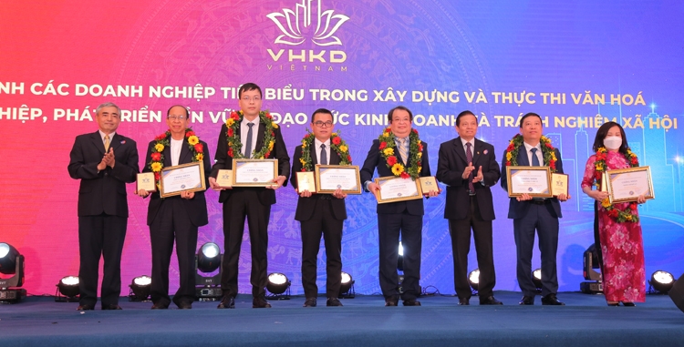 PVCFC là Doanh nghiệp đạt chuẩn văn hóa kinh doanh Việt Nam tiêu biểu 2021 PVCFC là Doanh nghiệp đạt chuẩn văn hóa kinh doanh Việt Nam tiêu biểu 2021