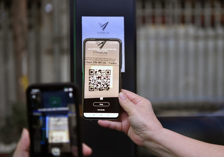 Người dân thủ đô háo hức khám phá xe buýt không khói đầu tiên ở Việt Nam Người dân thủ đô háo hức khám phá xe buýt không khói đầu tiên ở Việt Nam