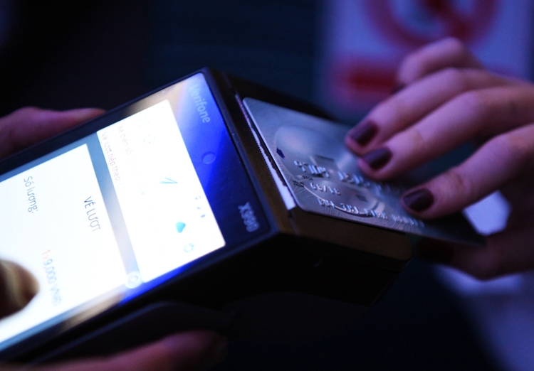 Người dân thủ đô háo hức khám phá xe buýt không khói đầu tiên ở Việt Nam Người dân thủ đô háo hức khám phá xe buýt không khói đầu tiên ở Việt Nam