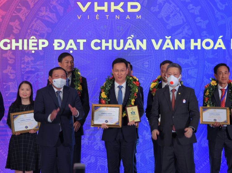VietinBank là “Doanh nghiệp đạt chuẩn văn hóa kinh doanh Việt Nam” năm 2021 VietinBank là “Doanh nghiệp đạt chuẩn văn hóa kinh doanh Việt Nam” năm 2021