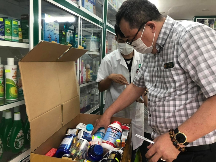 Phát hiện nhiều thực phẩm chức năng, tân dược không rõ nguồn gốc tại TP. Hồ Chí Minh Phát hiện nhiều thực phẩm chức năng, tân dược không rõ nguồn gốc tại TP. Hồ Chí Minh